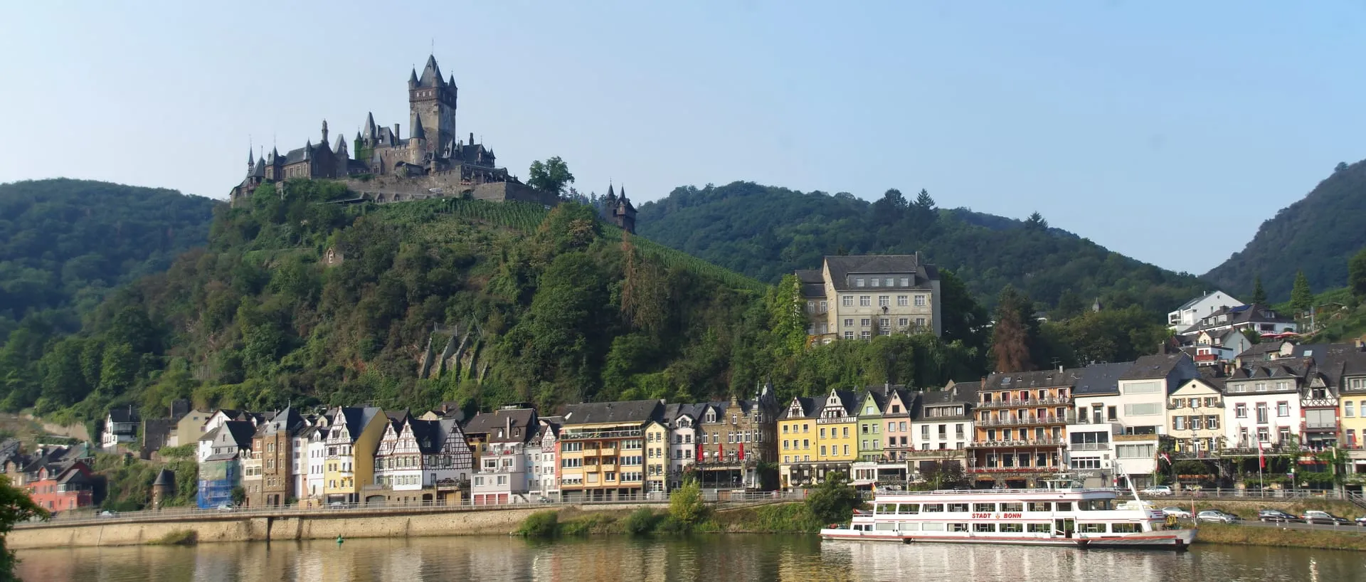 Blick von Cond über die Mosel auf die Altstadt von Cochem mit der Reichsburg im Hintergrund